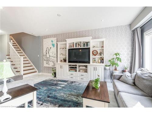 135 Kinsman Drive, Binbrook, ON - Indoor Photo Showing Living Room