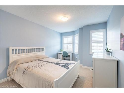 135 Kinsman Drive, Binbrook, ON - Indoor Photo Showing Bedroom