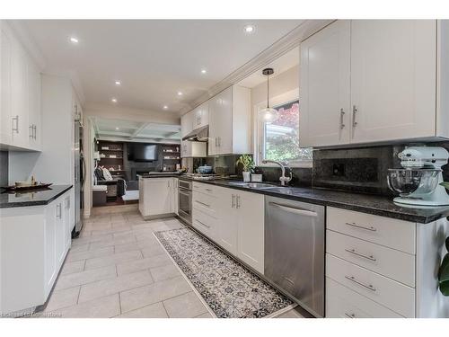 2091 Canterbury Drive, Burlington, ON - Indoor Photo Showing Kitchen