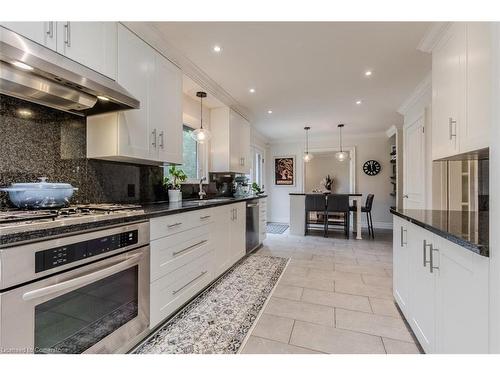 2091 Canterbury Drive, Burlington, ON - Indoor Photo Showing Kitchen With Upgraded Kitchen