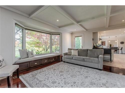 2091 Canterbury Drive, Burlington, ON - Indoor Photo Showing Living Room