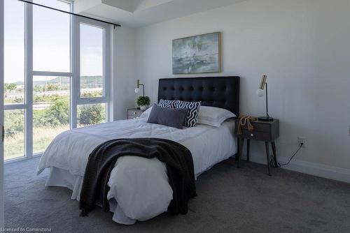 424-16 Concord Place, Grimsby, ON - Indoor Photo Showing Bedroom