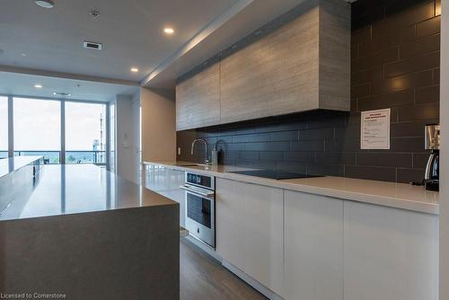 424-16 Concord Place, Grimsby, ON - Indoor Photo Showing Kitchen