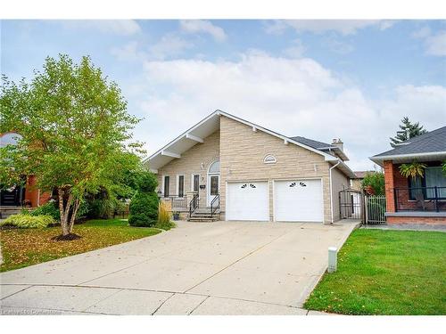 7 Osgoode Court, Hamilton, ON - Outdoor With Facade