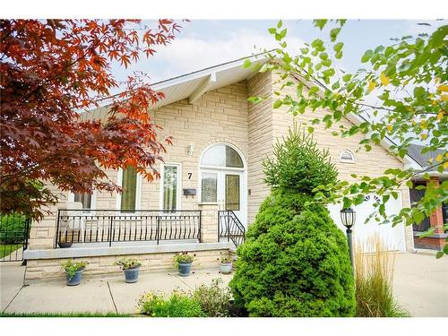 7 Osgoode Court, Hamilton, ON - Outdoor