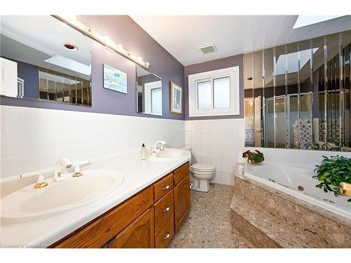 7 Osgoode Court, Hamilton, ON - Indoor Photo Showing Bathroom