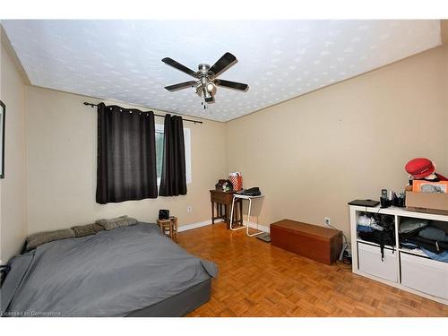 7 Osgoode Court, Hamilton, ON - Indoor Photo Showing Bedroom