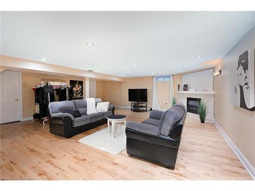 7 Osgoode Court, Hamilton, ON - Indoor Photo Showing Living Room With Fireplace