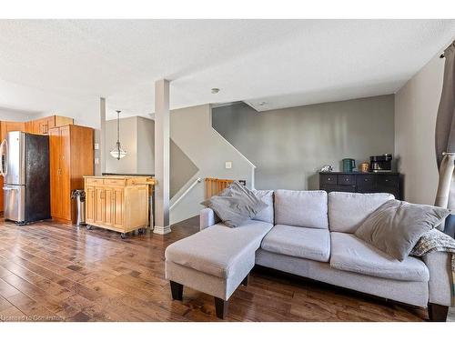 10-51 Caroga Court, Hamilton, ON - Indoor Photo Showing Living Room