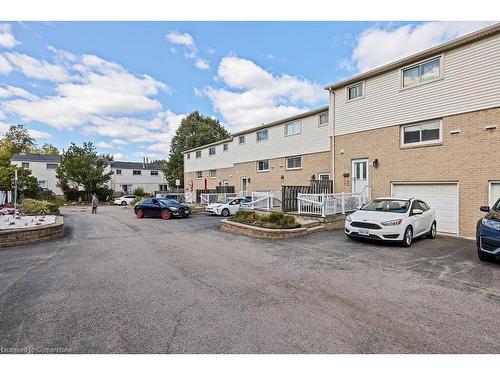 10-51 Caroga Court, Hamilton, ON - Outdoor