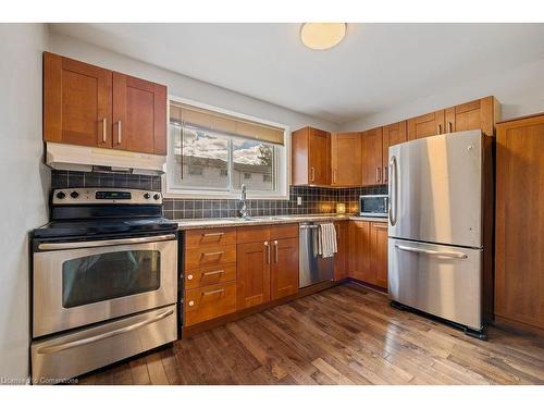 10-51 Caroga Court, Hamilton, ON - Indoor Photo Showing Kitchen