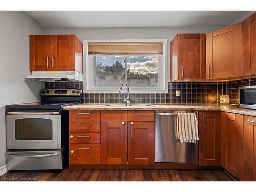 10-51 Caroga Court, Hamilton, ON - Indoor Photo Showing Kitchen With Double Sink