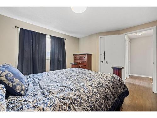 10-51 Caroga Court, Hamilton, ON - Indoor Photo Showing Bedroom