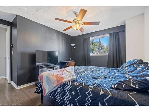 10-51 Caroga Court, Hamilton, ON - Indoor Photo Showing Bedroom