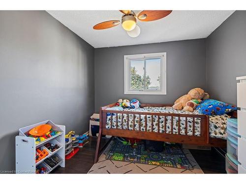 10-51 Caroga Court, Hamilton, ON - Indoor Photo Showing Bedroom