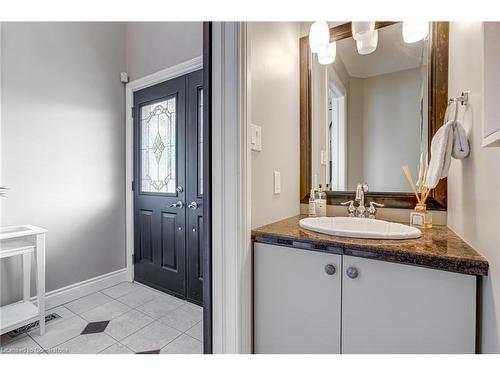 143 Foxborough Drive, Ancaster, ON - Indoor Photo Showing Bathroom