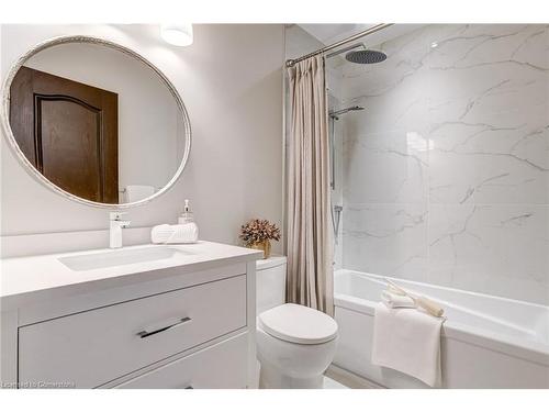 143 Foxborough Drive, Ancaster, ON - Indoor Photo Showing Bathroom