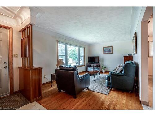 403 Jackson Street W, Hamilton, ON - Indoor Photo Showing Living Room