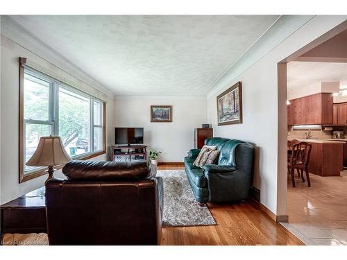 403 Jackson Street W, Hamilton, ON - Indoor Photo Showing Living Room