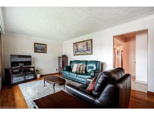 403 Jackson Street W, Hamilton, ON - Indoor Photo Showing Living Room