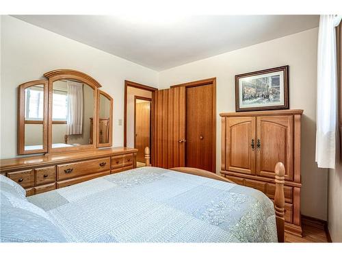 403 Jackson Street W, Hamilton, ON - Indoor Photo Showing Bedroom