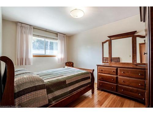 403 Jackson Street W, Hamilton, ON - Indoor Photo Showing Bedroom