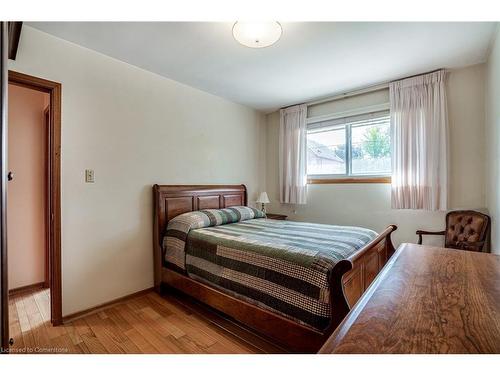 403 Jackson Street W, Hamilton, ON - Indoor Photo Showing Bedroom