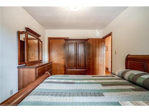 403 Jackson Street W, Hamilton, ON - Indoor Photo Showing Bedroom