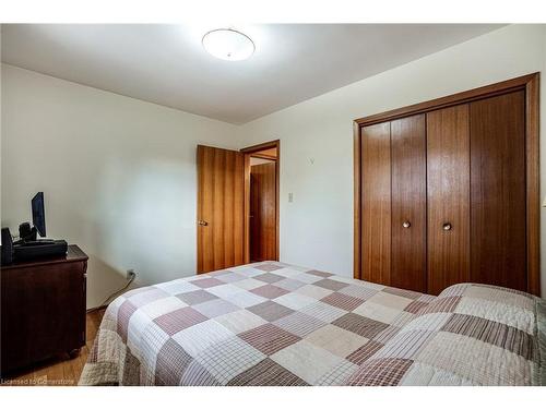 403 Jackson Street W, Hamilton, ON - Indoor Photo Showing Bedroom