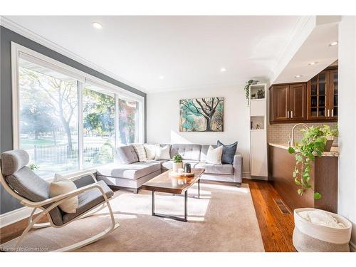 1463 Augustine Drive, Burlington, ON - Indoor Photo Showing Living Room