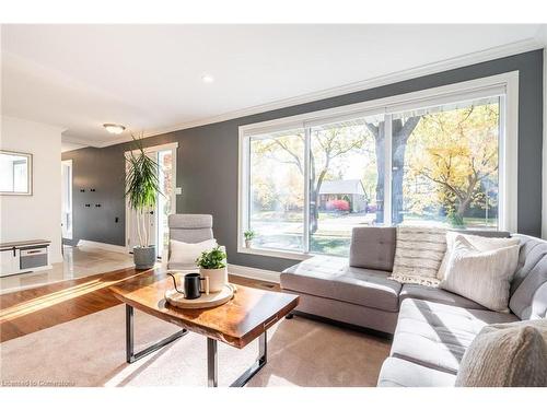 1463 Augustine Drive, Burlington, ON - Indoor Photo Showing Living Room