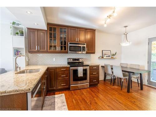 1463 Augustine Drive, Burlington, ON - Indoor Photo Showing Kitchen