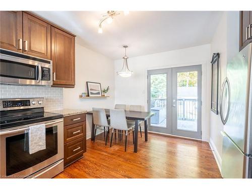 1463 Augustine Drive, Burlington, ON - Indoor Photo Showing Kitchen