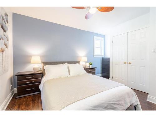 1463 Augustine Drive, Burlington, ON - Indoor Photo Showing Bedroom