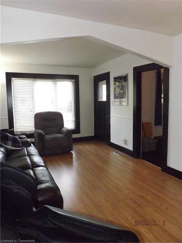 349 Fairfield Avenue, Hamilton, ON - Indoor Photo Showing Living Room