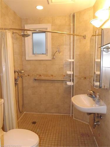 349 Fairfield Avenue, Hamilton, ON - Indoor Photo Showing Bathroom