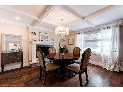 555 Ofield Road N, Flamborough, ON - Indoor Photo Showing Dining Room