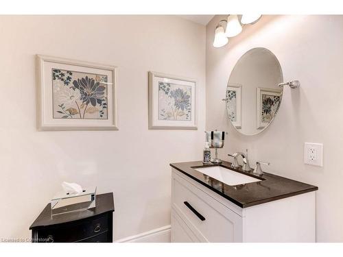 555 Ofield Road N, Flamborough, ON - Indoor Photo Showing Bathroom