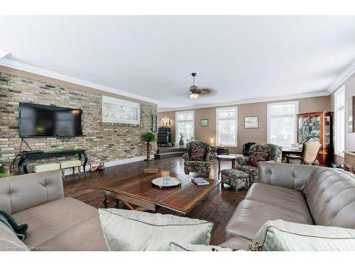 555 Ofield Road N, Flamborough, ON - Indoor Photo Showing Living Room