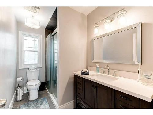 555 Ofield Road N, Flamborough, ON - Indoor Photo Showing Bathroom