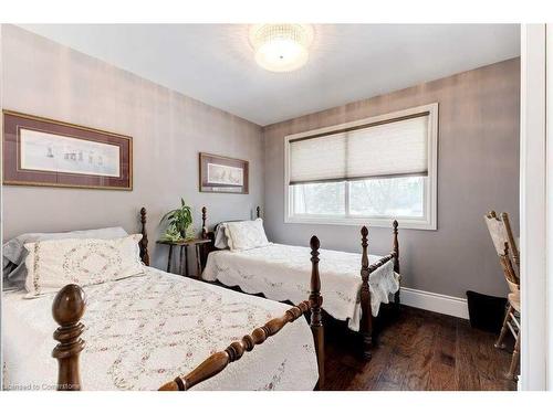 555 Ofield Road N, Flamborough, ON - Indoor Photo Showing Bedroom