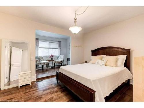 555 Ofield Road N, Flamborough, ON - Indoor Photo Showing Bedroom