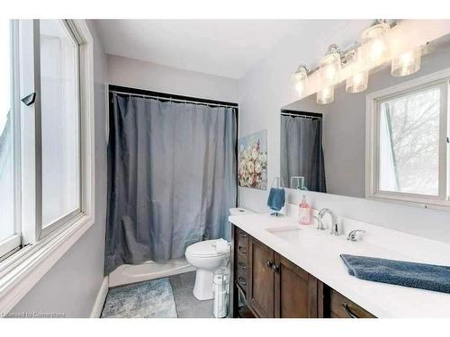 555 Ofield Road N, Flamborough, ON - Indoor Photo Showing Bathroom