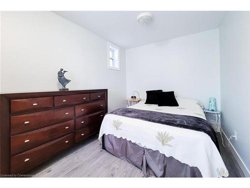 88 Hope Avenue, Hamilton, ON - Indoor Photo Showing Bedroom