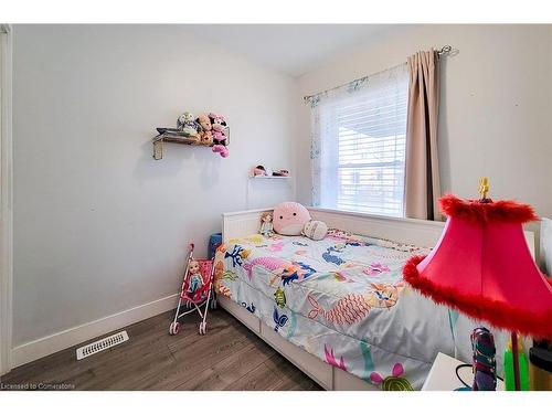 88 Hope Avenue, Hamilton, ON - Indoor Photo Showing Bedroom