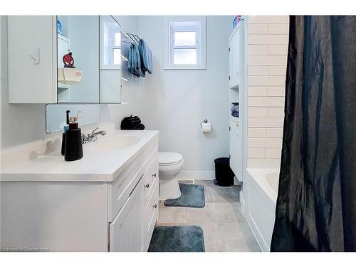 88 Hope Avenue, Hamilton, ON - Indoor Photo Showing Bathroom