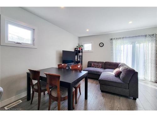 88 Hope Avenue, Hamilton, ON - Indoor Photo Showing Living Room