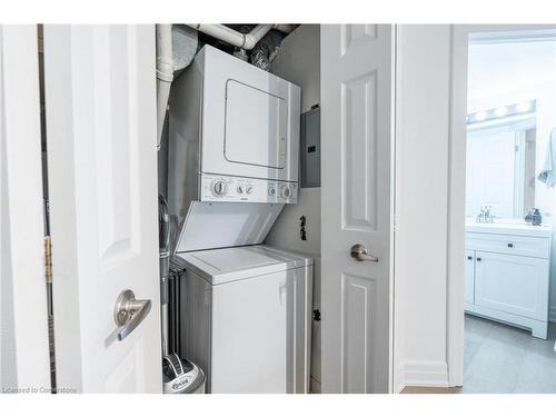 109-2010 Cleaver Avenue, Burlington, ON - Indoor Photo Showing Laundry Room