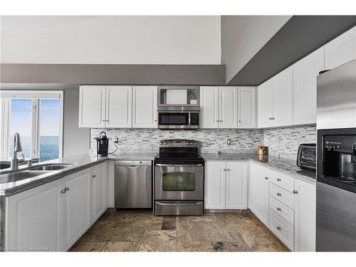 491-493 Dewitt Road, Stoney Creek, ON - Indoor Photo Showing Kitchen With Double Sink With Upgraded Kitchen