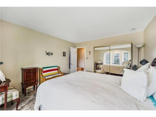 491-493 Dewitt Road, Stoney Creek, ON - Indoor Photo Showing Bedroom